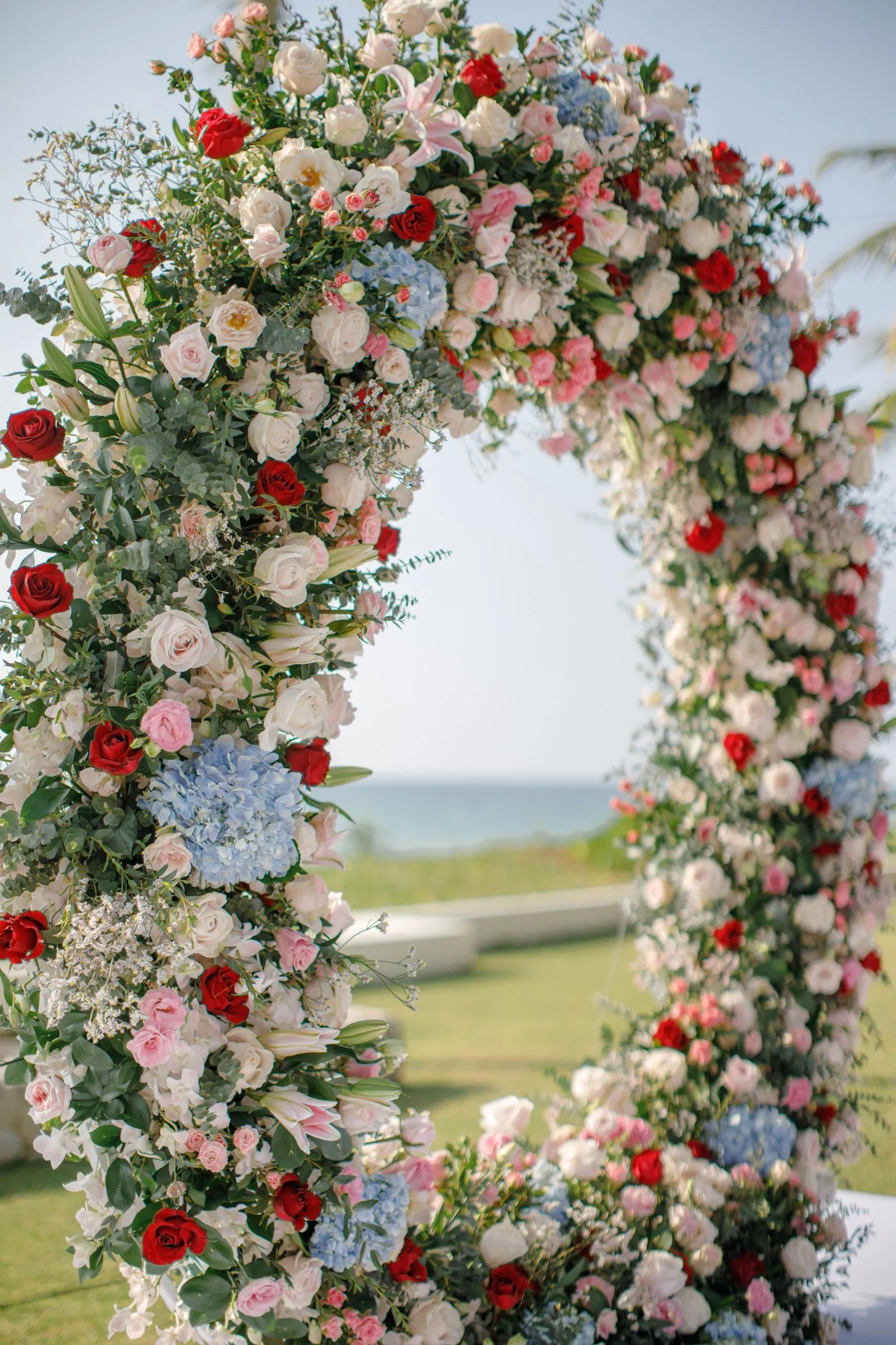 The gradient-pink and emerald floral arch at Villa Shanti for Poonam and Victor's ceremony on 2 February 2020