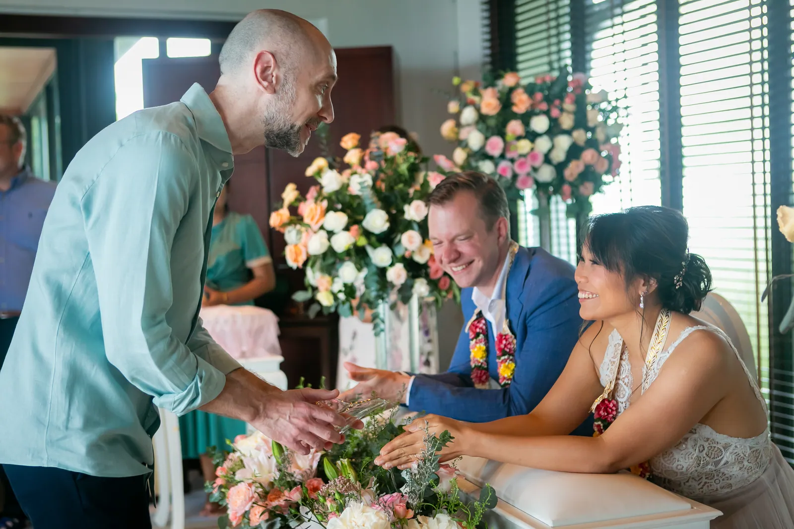 Bright pink, peach, cream and orange florals set at Villa Aye for Gitt and Jeroen's wedding