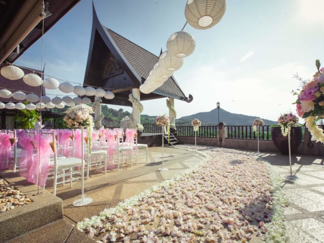 Villa Wedding Aisle Flowers