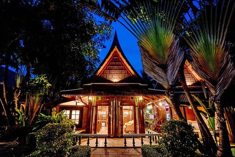 royal-thai-villas-night