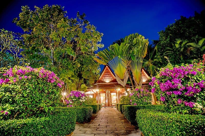 royal-thai-villas-princes-night