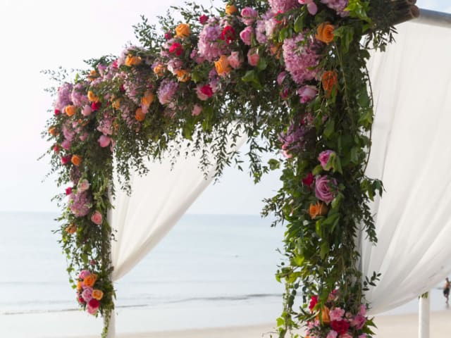 Beach Wedding Phuket (5) Beach Wedding Phuket (5)